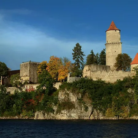 Zvikov 3*